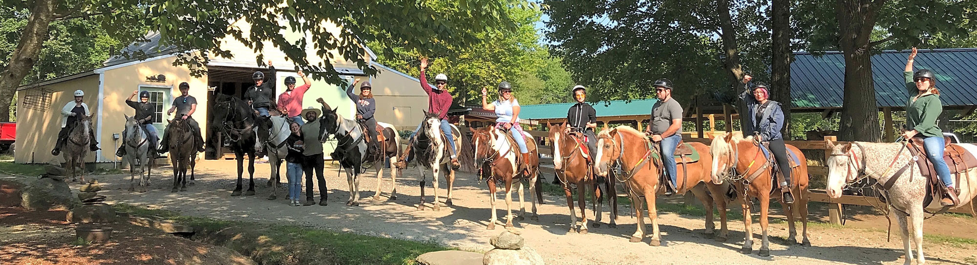 horseback-riders-for-photo-crop